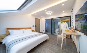 Anji Taohuayuan·Proverbs B&B