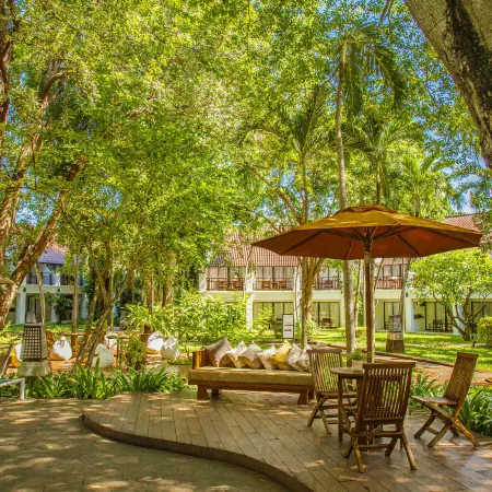 Woodlands Hotel and Resort Pattaya Отели рядом с достопримечательностью «Круг дельфинов»