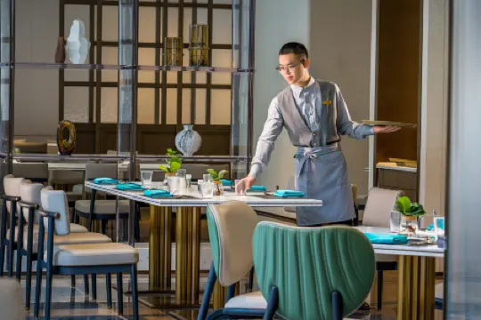 Grand Mercure Chengdu East Отели рядом с достопримечательностью «Sancha Lake Scenic Area»