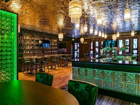 Dusit Thani Abu Dhabi Отели рядом с достопримечательностью «Яс»