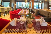 La Green Hotel and Residence