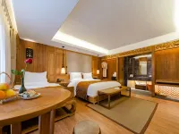 Floral Lux Hotel· Shangri La Gadan Manor Hotel (Dukezong Ancient City Branch) Отели в г. Пассажирская станция Шангри-Ла