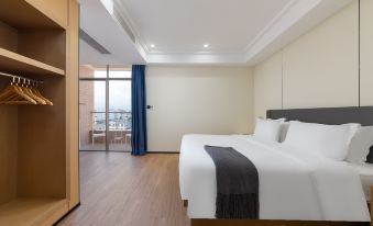 Yilong Anyun Hotel (Wanning High-speed Railway Station Qiaolong Commercial Plaza)