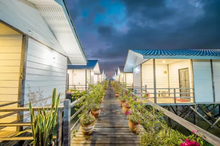 WB Shun Shun Water Bungalows