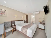 Tudor Court Motor Lodge Hotels near ASB Showgrounds