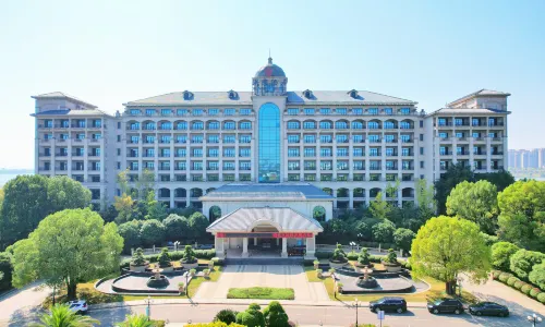 Hong bin Red Lotus Lake Hotel