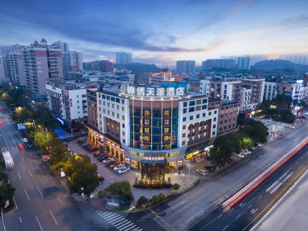 Jinxiu Tianyuan Hotel (Shaoyang High Speed Railway Station) Отели рядом с достопримечательностью «Shaoyang University (Southeast to Shaoyang Bureau of Commerce)»