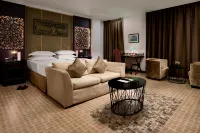 بالاس جايت هوتل آند ر يسورت با إي إتشٕم فنادق في بنوم بنه