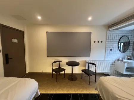 Baiyueguang City Homestay Отели рядом с достопримечательностью «Sichuan Institute of Technology (Luojiang Campus)»