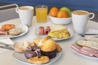 B&B HOTEL Madrid Aeropuerto T1 T2 T3 - breakfast