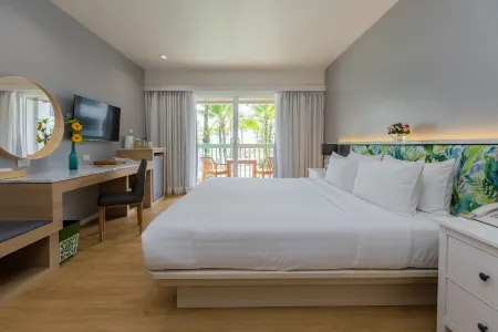 The Briza Beach Resort, Khao Lak Отели рядом с достопримечательностью «Khao Lak Beach»