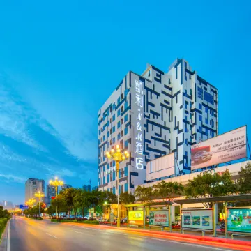 Kelly · N&M Hotel (Guilin North High-speed Railway Station)