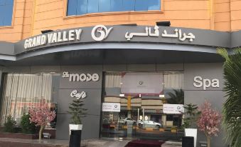 Grand Valley Hotel