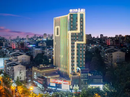 28 Degree Quan Hotel (Zhangzhou High-speed Railway Station Southwest Medical University Branch) Отели рядом с достопримечательностью «Zhangba Guiyuan Forest»