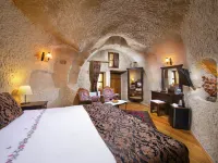 Portal Cappadocia Hotel - Infinity Pool & Castle View Hotels near Mustafapasa