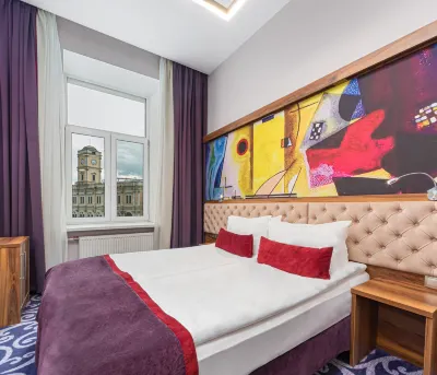 Best Western Plus Centre Hotel Hotel dekat St. Ann's Church