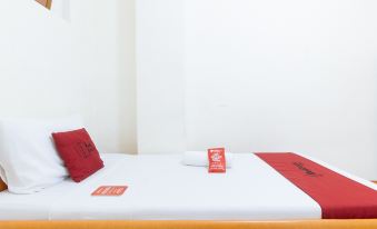 RedDoorz @ Malibu Room BF International Las Pinas