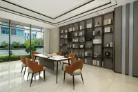 ECHIC Hotel (Guangzhou Baiyun International Airport Terminal) - Mountain view
