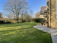 Top Floor En-Suite Double Rooms In Eton With Great View Of Windsor Castle & Free Parking Hotels in Eton
