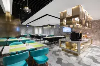 Atour Hotel Huizhou Huiyang High-speed Railway Station