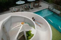Balcony Courtyard Sriracha Hotel & Serviced Apartments - Rooftop Pools