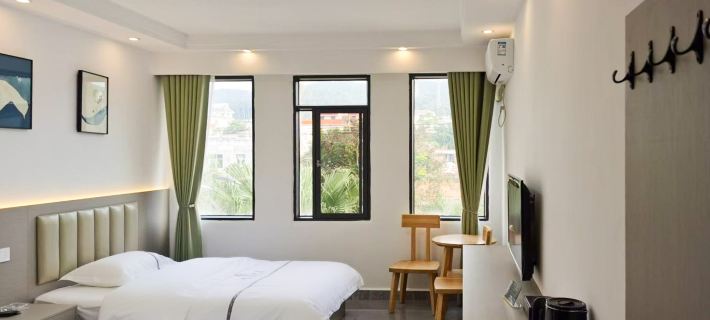BINJIANG Hotel Hotele w: Powiat Mengla