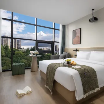 Chongqing Wuxuan Hotel (Shapingba Railway Station Chongqing University Subway Station)