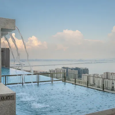 Iconic Regency Service Residences, managed by Iconic Hotel Các khách sạn gần Trung tâm mua sắm Queensbay Mall