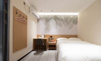 Heartwarming Hotel (Beijing Liangmaqiao Subway Station Sanlitun Taikoo Li Branch)