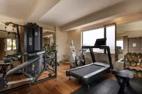 Hotel Thrive, A Tropical Courtyard - Gym
