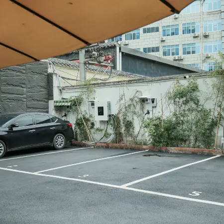 The Hidden House (Cheng Du Kuanzhai Alley People's Park Subway Station Branch)