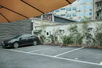 The Hidden House (Cheng Du Kuanzhai Alley People's Park Subway Station Branch) - Parkering