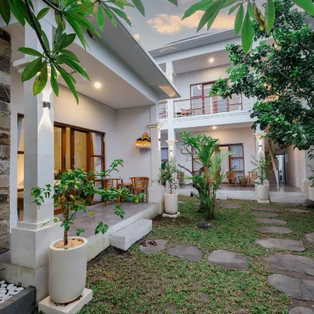 Kemuning Living Sanur Отели рядом с достопримечательностью «Пляж Синдху»