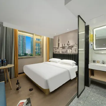 Lan Yu Hotel (Guangzhou Yongqingfang Shameen Island Branch) Hotels near Huangsha Station