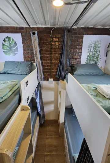 1 เตียงในห้องพักรวม 4 เตียง  เฉพาะผู้หญิง