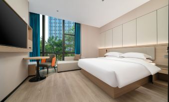 Huacheng Hotel (Nanningdong Railway Station South Square)