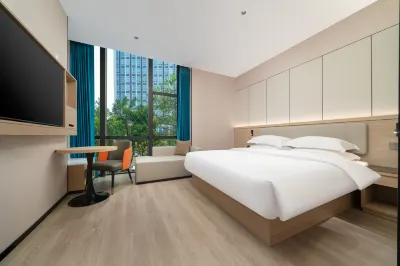 Huacheng Hotel (Nanningdong Railway Station South Square) Hotels near Nanning East Railway Station