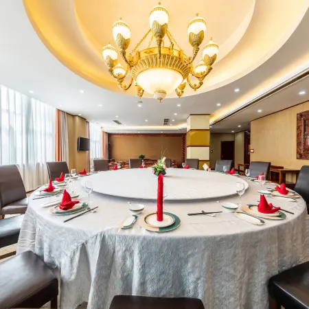 Minshan Tibet National Hotel (Zhaji Temple)