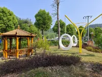 Daoju International Hotel (Danjiangkou Lion Rock International Manor Branch) Hotels near Canglanghai Tourist Port