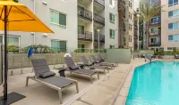 Beautiful 1 BR in LA| Gym & Pool | 10Mins to Cedar Hotels in Los Angeles