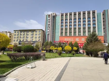 Sunshine Holiday Hotel Отели рядом с достопримечательностью «Gulang Museum»