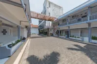 RedDoorz Syariah @ Hotel Kencana Tasikmalaya Các khách sạn ở Cipedes