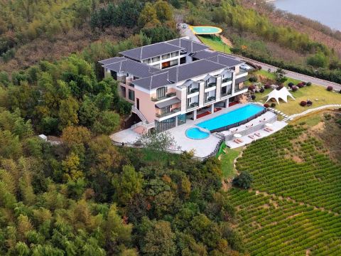 Guangde Swift Valley Luxury Resort