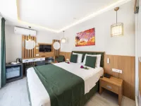 Mogons Exclusive โรงแรมใกล้Kalamar Beach Club