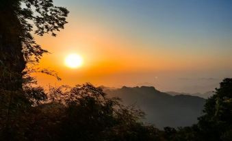 Runisuoyuan Smart Hotel (Wudang Mountain Scenic Area Ticket Office)