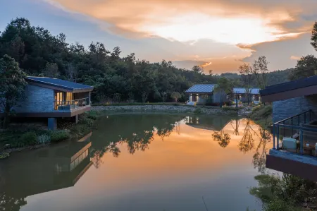 kapok Lane Garden Hotel Отели рядом с достопримечательностью «Xinyang Normal University»