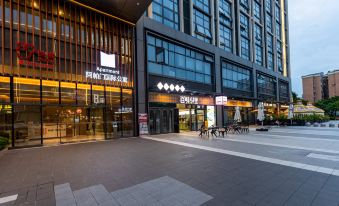 Zhuhai Island Star Hotel (Mingzhu Station Sports Center)