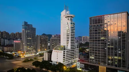 Poltton International Service Apartment