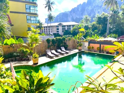 The Haleeva Aonang Hotel in zona Poppy's Minigolf & Kebab Cafe