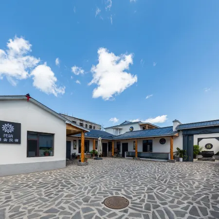 Floral Hotel·Lake Jingpo Deshe Hotel